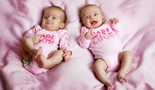 Rađanje blizanaca