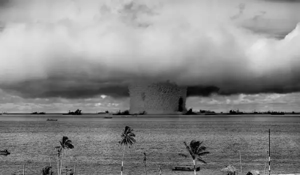 Projekat Menhetn - atomska bomba