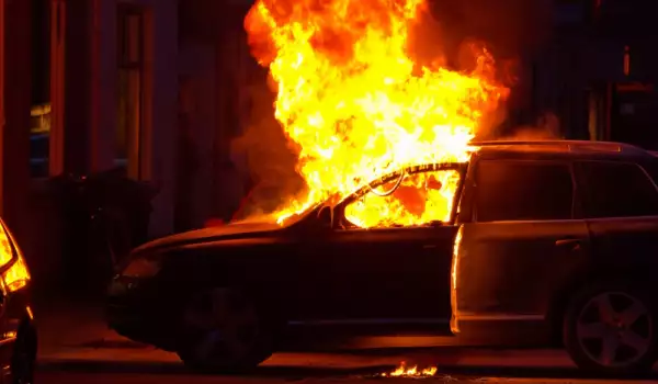 Automobil koji gori